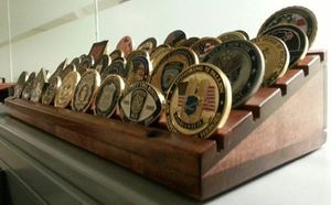 Support de présentation personnalisé pour pièces de monnaie, support en bois pour pièces de monnaie, étagère en bois pour ranger les pièces de monnaie - Product Image 4