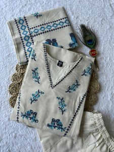 Magnifique ensemble salwar kameez de couleur blanche, en soie véritable, avec broderies, vêtements indiens et pakistanais. - Product Image 4