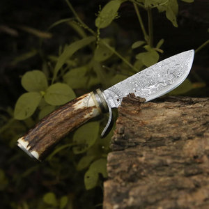 Couteau de chasse Bowie en acier Damas 1095 à haute teneur en carbone et alliage 15N20 de 9,5 pouces - Lame fixe forgée à la main, ambidextre, avec manche en bois de cerf pour la survie - Product Image 2