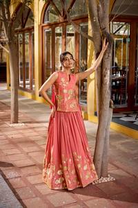 Lehenga Choli de estilo indio moderno, de material brillante puro con bordado de hilo y detalles en foil, listo para usar, con top superpuesto. - Product Image 4
