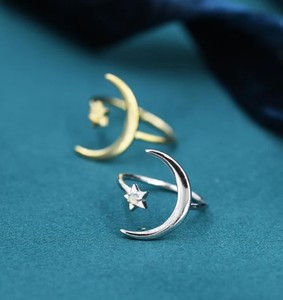 Grande bague Opale Lune et Étoile en argent sterling, argentée ou dorée, avec opale ornée, modèle Nouvelle Lune ouverte, bague statement - Product Image 1