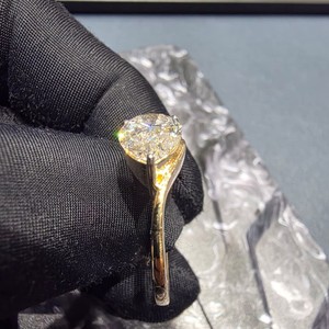 Elegante Anillo de Compromiso de Oro Amarillo Sólido de 10K con Diamante Certificado por IGI, Anillo de Boda Minimalista con Acabado Brillante para Fiestas y Uso Diario - Product Image 2