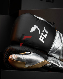 Nouvel ensemble de boxe en cuir véritable de qualité supérieure, design premium, personnalisable, avec gants de boxe professionnels, protège-tête et protège-génitale pour le sparring. - Product Image 3