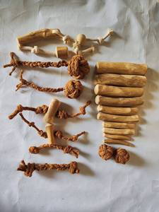 Bâton à mâcher pour chien en bois de café écologique vietnamien - Durable, sûr, naturel, jouet de nettoyage des dents et d'exercice longue durée pour chiens - Product Image 1
