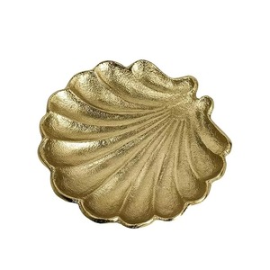 Fancy Luxury Modern Antique Serving Tray for Sale Newest Design Gold Color Leaf Metal Dishes Plates New Design Decoration - Product Image 2