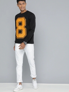 เสื้อสเวตเชิ้ตคอกลมแขนยาวสีดำสำหรับผู้ชาย พิมพ์ลายหมายเลข 8 สีส้ม สวมใส่สบาย ทรงปกติ ผ้าถักสำหรับฤดูใบไม้ร่วง ผ้าฝ้าย 100% - Product Image 3
