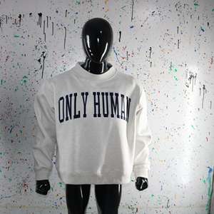 Sudadera ONLY HUMAN blanca con cuello alto, 100% negra, con apliques bordados, cuello ancho, CLUSH SPORTS - Product Image 2