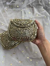Pin Metálico Hecho a Mano con Diseño de Mosaico Kundan, Pedrería y Cristal para Regalos de Regreso a Clases y Bodas - Product Image 2
