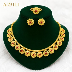 ชุดเครื่องประดับชุบทอง 24K ลายดอกไม้ ประดับเปลือกหอย ดีไซน์ทันสมัยสำหรับผู้หญิง เหมาะสำหรับงานแต่งงาน รุ่น A-23111 - Product Image 1