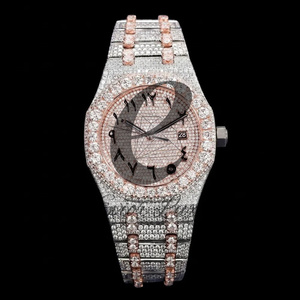 Montre de luxe Hip Hop bicolore argentée 40 mm avec moissanite blanche, bijou de poignet tendance pour toutes les occasions - Product Image 1