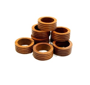 Anneau de serviette en bois artisanal et durable, conçu pour une mise en scène de table d'inspiration bohème, une réception de mariage et une fête de famille - Product Image 5