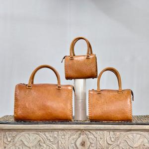Bolsa de Viaje de Cuero de Lujo con Asa Superior y Cierre de Cremallera, Diseño Marrón con Patrón de Avestruz, Duradera - Product Image 5