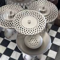 Brûleur d'encens contemporain en acier inoxydable festonné avec couvercle à découpes géométriques, brûleur d'oud aromatique, biologique et naturel
