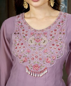 Salwar Kameez en soie lavande vintage pour femmes, coupe régulière, longueur genou, tenue ethnique décontractée, style Inde Pakistan, broderies multiples 87104 - Product Image 2