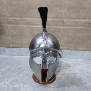 Casque de Centurion Romain Médiéval avec Crête en Crin Noir, Fait Main en Acier, Style Grec Spartan pour Costume de Reconstitutions Historiques et Halloween - Product Image 1