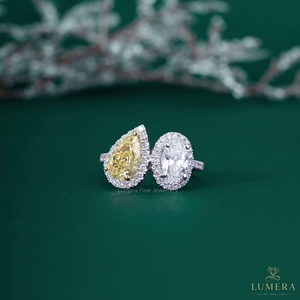 Bague Toi et Moi Bicolore en Or Blanc 18K avec Diamants Fantaisie Jaune Poire et Ovale, Halo de Diamants, Bague de Fiançailles et Alliance Double Pierre - Product Image 1