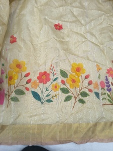 Tissu en soie imprimé numérique de qualité supérieure pour des saris élégants de créateurs, des lehengas ethniques traditionnels, des kurtis modernes, 65 gsm - Product Image 2