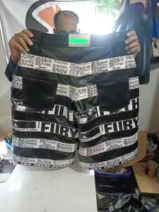 กางเกงขาสั้นผู้ชายทรงหลวม หนังเทียม ระบายอากาศได้ดี น้ำหนักเบา สไตล์ไฮสตรีท พิมพ์ลายตัวอักษร ผ้าวอร์สเต็ดรักษ์โลก ซิปหน้า - Product Image 5