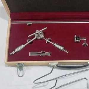 Retractor de hígado manual de acero flexible Ariston International Gold Finger para laparoscopia en venta - Product Image 2