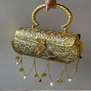 Pochette en laiton de style enveloppe, ornée de gravures délicates de feuilles et d'une sangle en perles, disponible à prix de gros. - Product Image 3