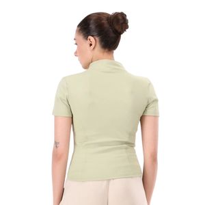 Haut court zippé vert sauge à col montant pour femme, coupe ajustée, style décontracté et minimaliste pour le quotidien - Product Image 6