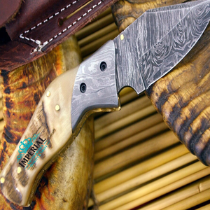 Couteau de chasse impérial en acier Damas, lame à pointe tombante, manche en bois avec étui en cuir, OEM disponible - Product Image 2