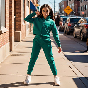 Vente en Gros de Robes Polaires Décontractées Élégantes pour Adolescentes en Combinaison d'Ensemble Parfait pour les Filles et les Garçons dans des Modèles Unisexe - Product Image 1