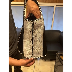 Gilet en cuir véritable personnalisé pour homme, motif crocodile gaufré, imprimé python noir et blanc, tressé, style motard - Product Image 4