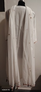 Robe de nuit longue blanche brodée à col en V pour femme, avec écharpe, tenue d'intérieur - Product Image 5