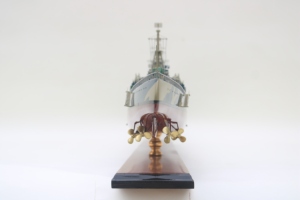 Maquette de croiseur de bataille HMS Renown en bois, fabriquée à la main - Modèle historique de navire de guerre de la Royal Navy de la Première et de la Seconde Guerre mondiale pour la décoration de la maison ou du bureau - Product Image 2
