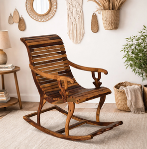 Fauteuil à bascule rustique en bois avec lattes courbées horizontales et finition en grain de bois naturel, disponible à prix de gros. - Product Image 1