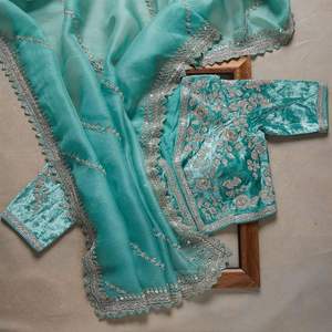 Elegante Sari Multicolor con Hermosa Lentejuelas y Bordado Zari, Moda Tradicional India - Product Image 2