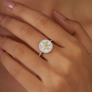 Anillo de Compromiso con Diamantes Naturales Brillantes, Diseño Exquisito, Hecho a Mano, Oro Blanco de 18K, Joyería Nueva - Product Image 2