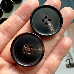Boutons en corne de buffle polie finition naturelle, écologiques, pour vêtements et décorations de style animalier, logo personnalisé - Product Image 5