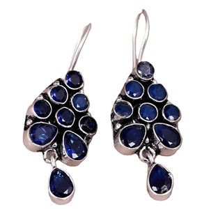 ต่างหูห้อยประดับพลอยบลูออนิกซ์ทรงหยดน้ำ รุ่น ER-0100 จาก RUHAN GEMS ทำจากทองเหลืองชุบเงินออกซิไดซ์ งานแฮนด์เมดสไตล์วินเทจ ประดับพลอยแบบฝังขอบ - Product Image 5