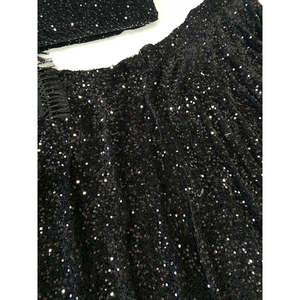 ชุดเลเฮนกาโชลีผ้าโพลีเอสเตอร์สำหรับดีไซเนอร์ ตกแต่งด้วยงานปักเลื่อมหนัก พร้อมคุณสมบัติแบบฮอตฟิกซ์ - Product Image 1