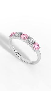 Elegante Anillo de Plata de Ley 925 Pulida con Cinco Piedras de Circonia Cúbica Transparente y Espinela Rosa en Color Plata y Rosa - Product Image 6