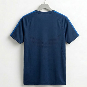 เสื้อยืดออกกำลังกายผู้ชายพรีเมียม เนื้อผ้าเบาสบาย ระบายอากาศได้ดี เหมาะสำหรับฟิตเนส วิ่ง และเล่นกีฬา - Product Image 2