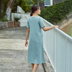 Robe en lin biologique faite à la main pour femmes, coupe ajustée, manches longues, vêtements sur mesure en taille plus, cadeau pour elle - Product Image 3