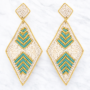 Pendientes de Aro con Cuentas Bordadas a Mano, Diseño de Corazones Decorativos, Estilo Moderno y Bohemio, Ideales para Bodas y Eventos Festivos - Product Image 6