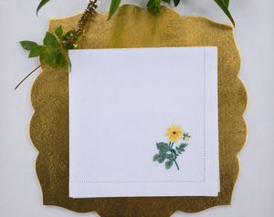Servilleta de lino con bordado de girasoles, costuras vibrantes que añaden un toque campestre y animado para fiestas y reuniones. - Product Image 1