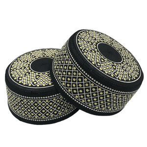 Gorro de Oración con Diseño Étnico de Oriente Medio, Turbante para Hombre Adulto, Ajuste Regular para Todas las Estaciones, Bordado Floral en Negro, Verde y Dorado - Product Image 1