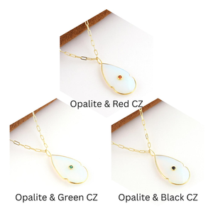 Collar con colgante de cuarzo opalita con corte a cuadros en forma de punta de flecha, con pequeños detalles de circonita cúbica, cadena de eslabones tipo clip chapada en oro de 18k, collar de latón - Product Image 5