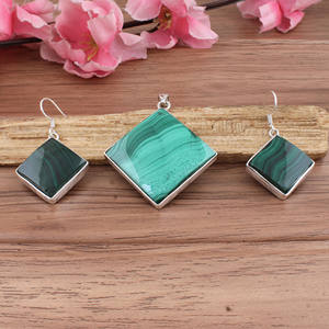 Colgante de Plata de Ley 925 con Circonita Verde Natural Vintage de Lujo con Incrustaciones de Piedras Preciosas para Joyería de Aniversario - Product Image 4