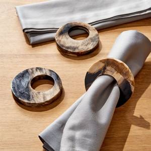 Anneau de serviette en bois artisanal exquis, offrant un charme distinctif pour des expériences culinaires de luxe - Product Image 6
