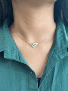 Colgante de Diamante Cultivado en Laboratorio con Certificación IGI de 0.45 Ct, Diseño de Abanico Abierto en Oro, Joyería Moderna para Boda para Mujer - Product Image 1