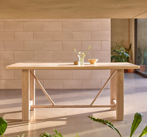 Ensemble de table à manger en bois massif Mindi Taverne Bernhardts, style minimaliste - Product Image 2