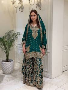 Ensemble de costume palazzo pour femmes en fausse dentelle de georgette lourde brodée de sequins |   Tenue de fête et de mariage indienne de créateur en 2 pièces - Product Image 3