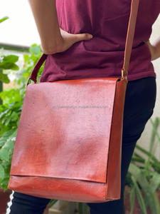 New Unique Designer Genuine Leather Handbag Stylish and High Quality Hot Selling <b>Bag</b> Real Leather Women's Sling <b>Bags</b> - Product Image 4