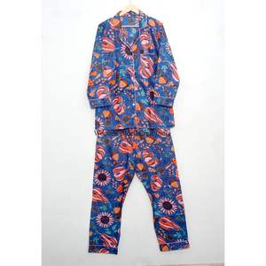 Conjunto de pijama de algodón con estampado floral, suave y ligero, para mujer, para dormir por la noche. - Product Image 4
